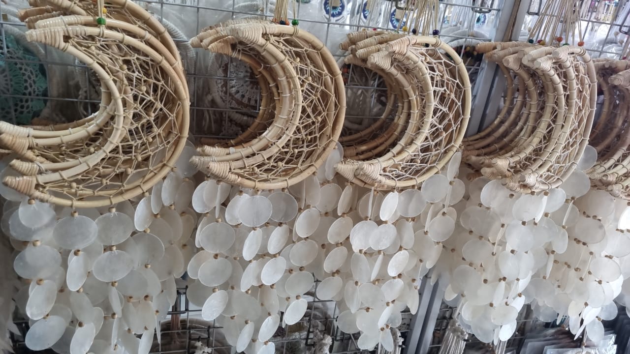 Bohemian rattan crescent moon dreamcatcher with seashell accents, 22 cm handmade wall decor