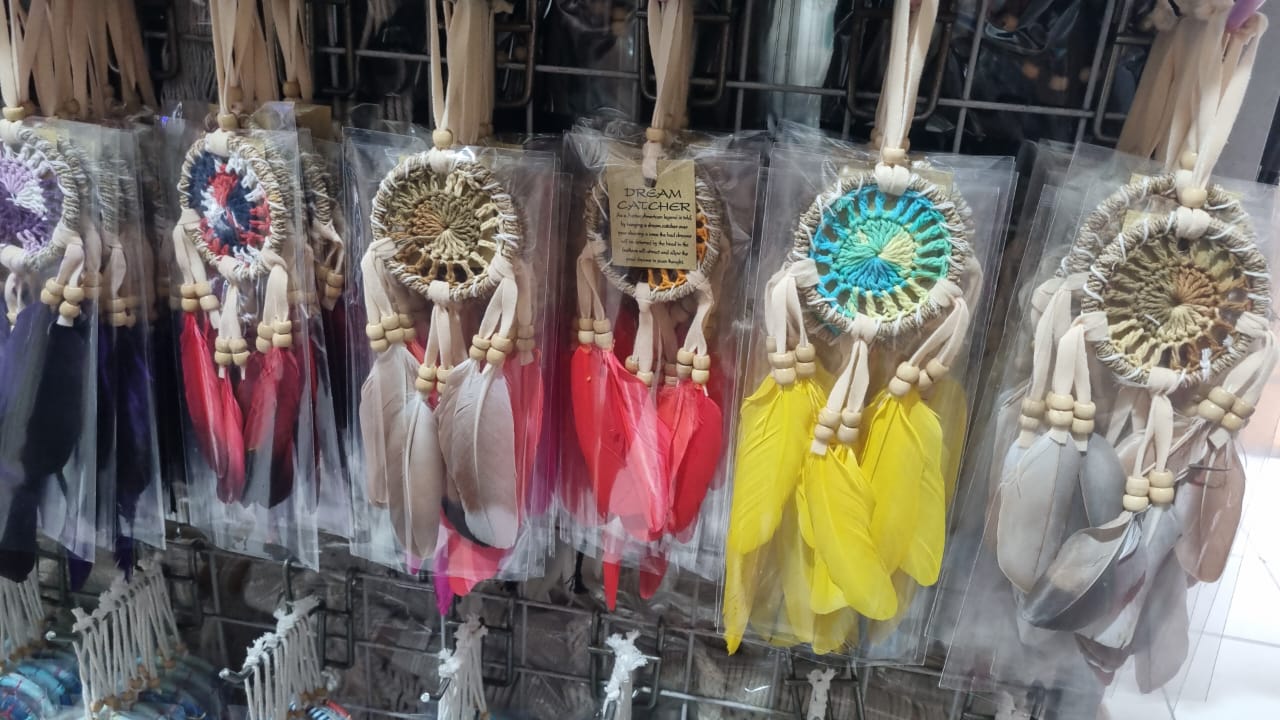 Mini handmade dreamcatcher with cotton thread, agel fiber, colorful feathers, and wood beads – 6cm rustic boho wall or car décor