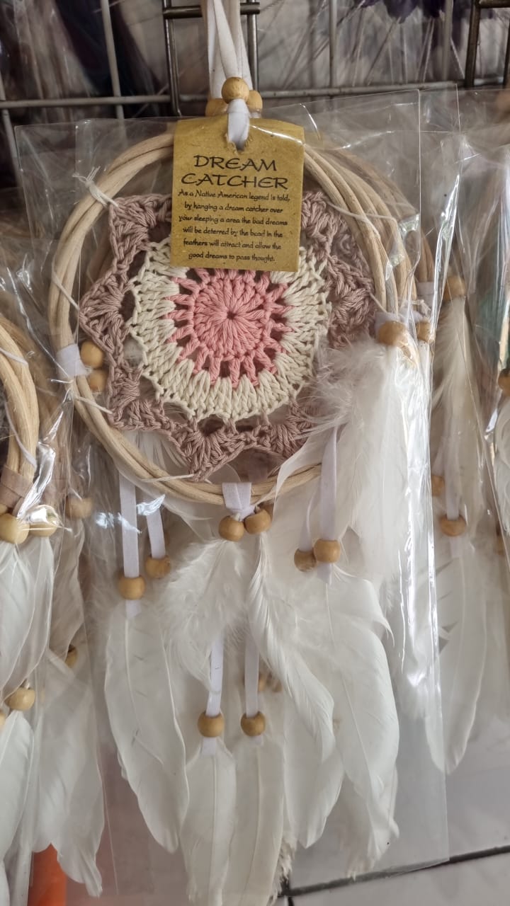 Mini oval butterfly dreamcatcher with macrame cotton, soft feathers, and wooden beads – 12cm handmade wall decor