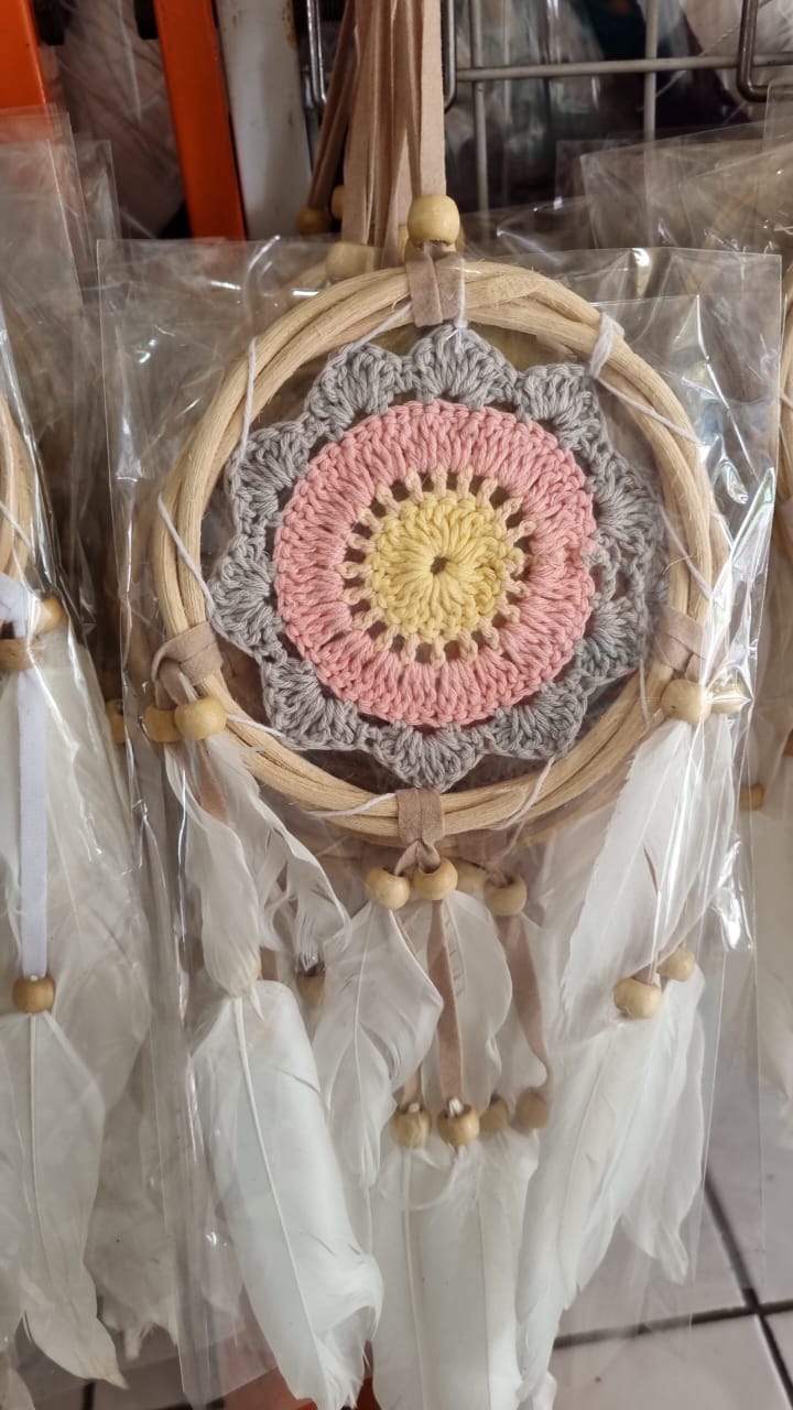 Mini oval butterfly dreamcatcher with macrame cotton, soft feathers, and wooden beads – 12cm handmade wall decor