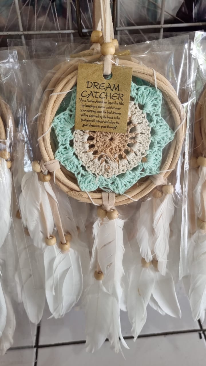 Mini oval butterfly dreamcatcher with macrame cotton, soft feathers, and wooden beads – 12cm handmade wall decor