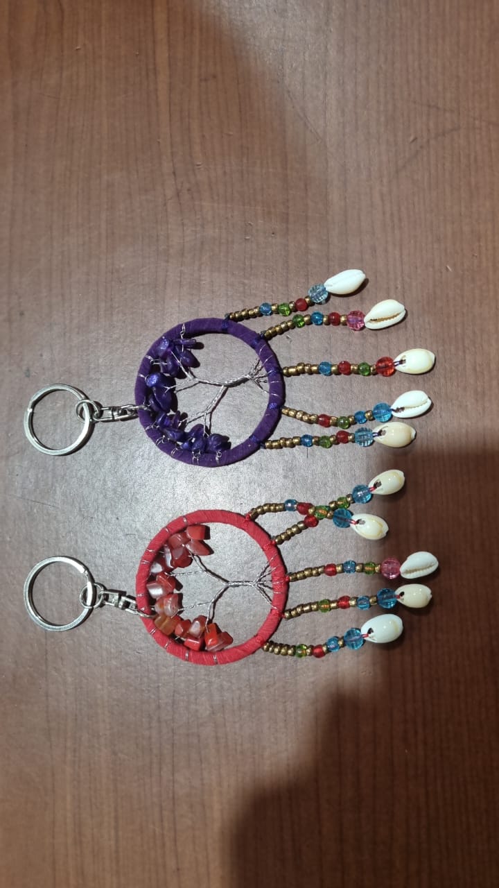 Mini handmade dreamcatcher keychain 5cm with stones, shells, colorful beads, and boho design – perfect for gifts, cars, or bags