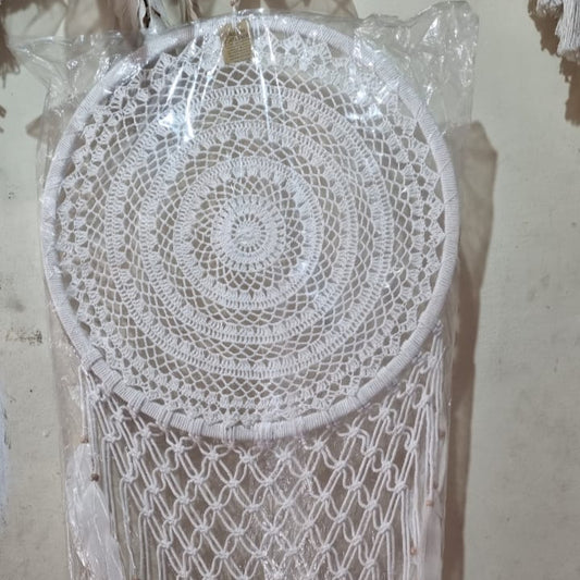Handmade 50cm (19.6 inch) white crochet cotton dreamcatcher wall hanging with feathers and wooden beads – boho macrame decor.