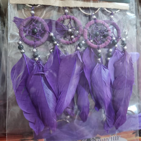 Handmade 3cm mini dreamcatcher keychain with feathers and beads – boho accessory pack for gifts and wholesale.