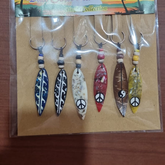 Resin surfboard keychain with shell accents, handmade souvenir keyring for bulk wholesale and surf shop gifts.