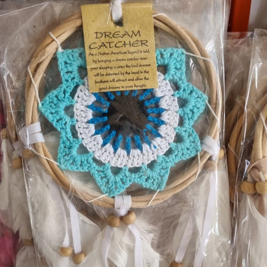 Mini oval butterfly dreamcatcher with macrame cotton, soft feathers, and wooden beads – 12cm handmade wall decor