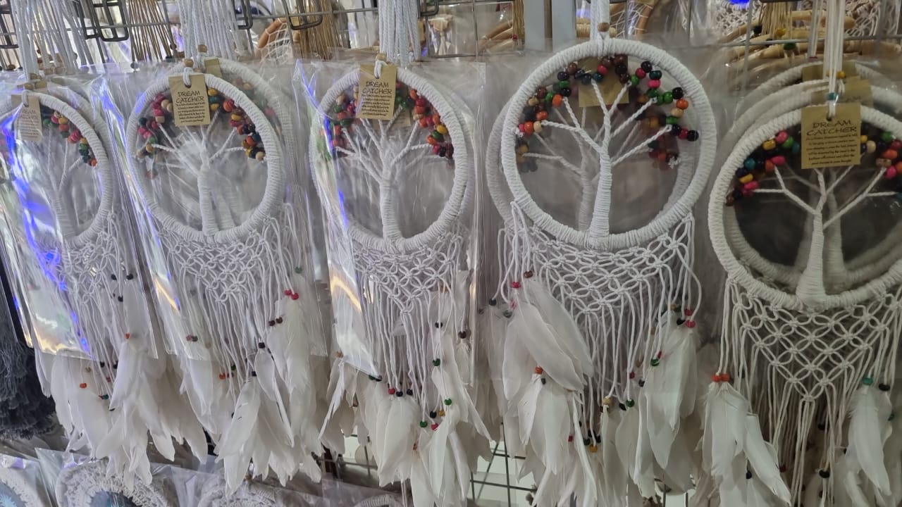 Large handmade Tree of Life dreamcatcher 16cm with cotton cord, wood beads, and white feathers – bohemian wall hanging décor