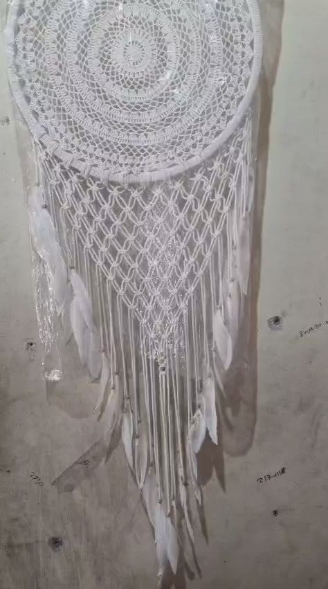 Handmade 50cm (19.6 inch) white crochet cotton dreamcatcher wall hanging with feathers and wooden beads – boho macrame decor.