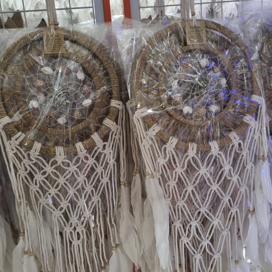 Large boho dreamcatcher with agel wrapped hoop, macrame knots, white feathers, and sea shell decor – 25cm handmade coastal wall hanging


